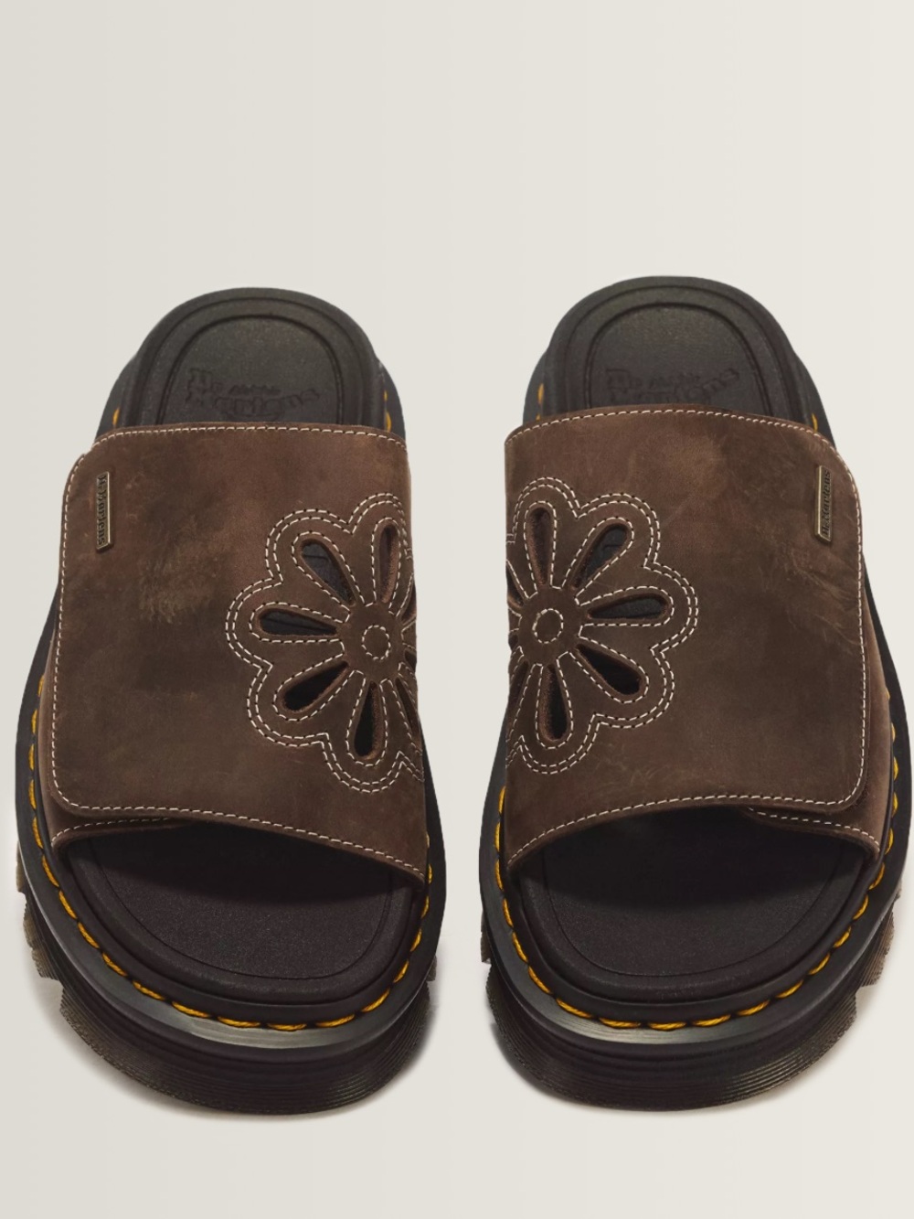 Dr. Martens ZEBZAG FLOWER
CRAZY HORSE LEATHER SLIDES NWT